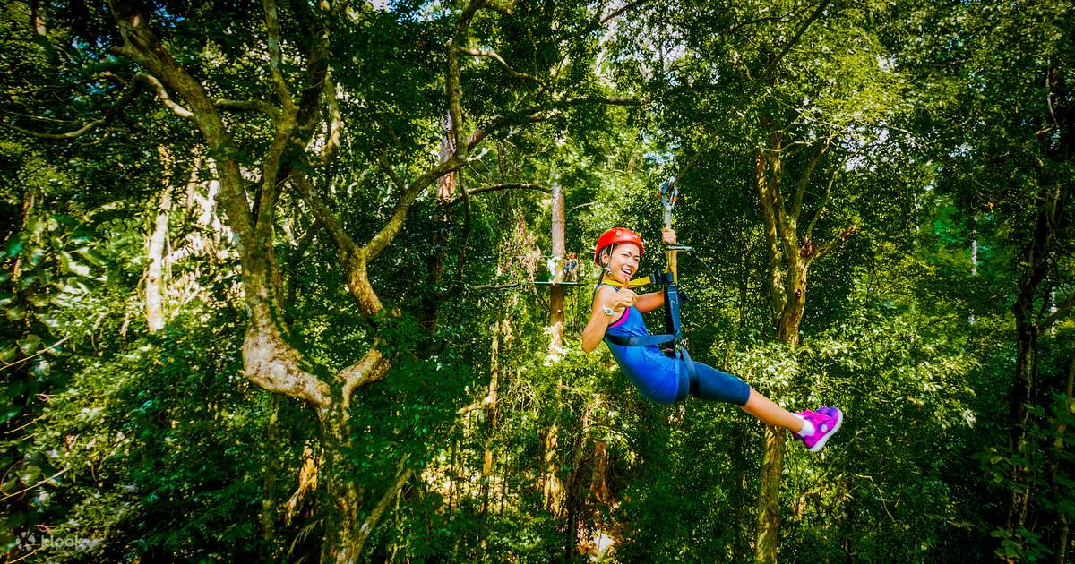 Wisata petualangan Ziplining di air terjun Langkawi Klook Indonesia